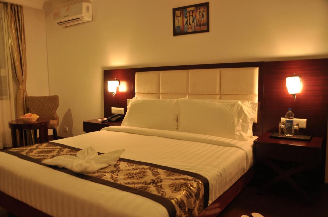 Grand Clarks Inn Badami Eksteriør billede