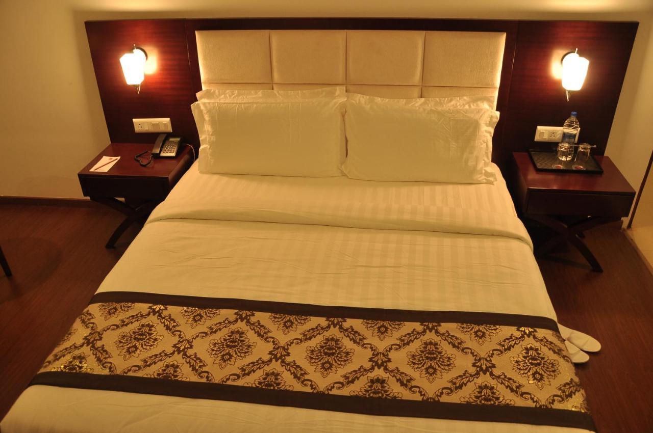Grand Clarks Inn Badami Eksteriør billede